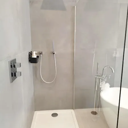 Elegant In The Heart Of Just Steps From The Château *