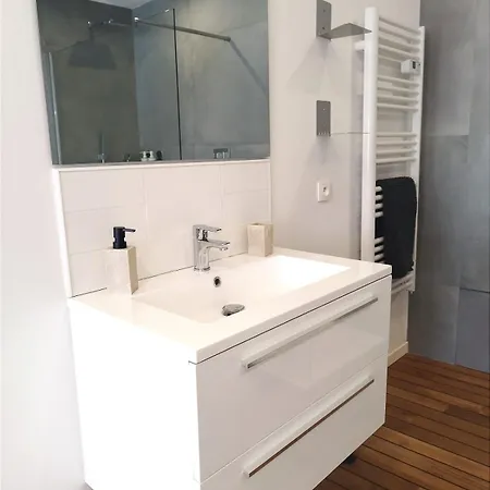 Elegant In The Heart Of Just Steps From The Château * Chantilly