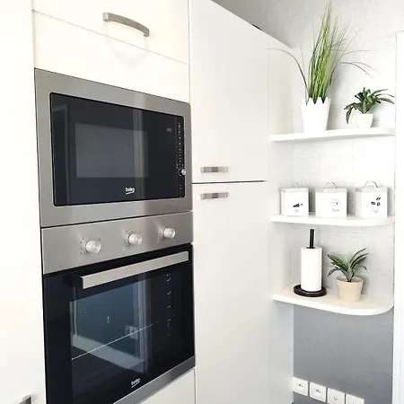 Elegant In The Heart Of Just Steps From The Château