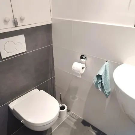 Elegant In The Heart Of Just Steps From The Chateau Apartment *